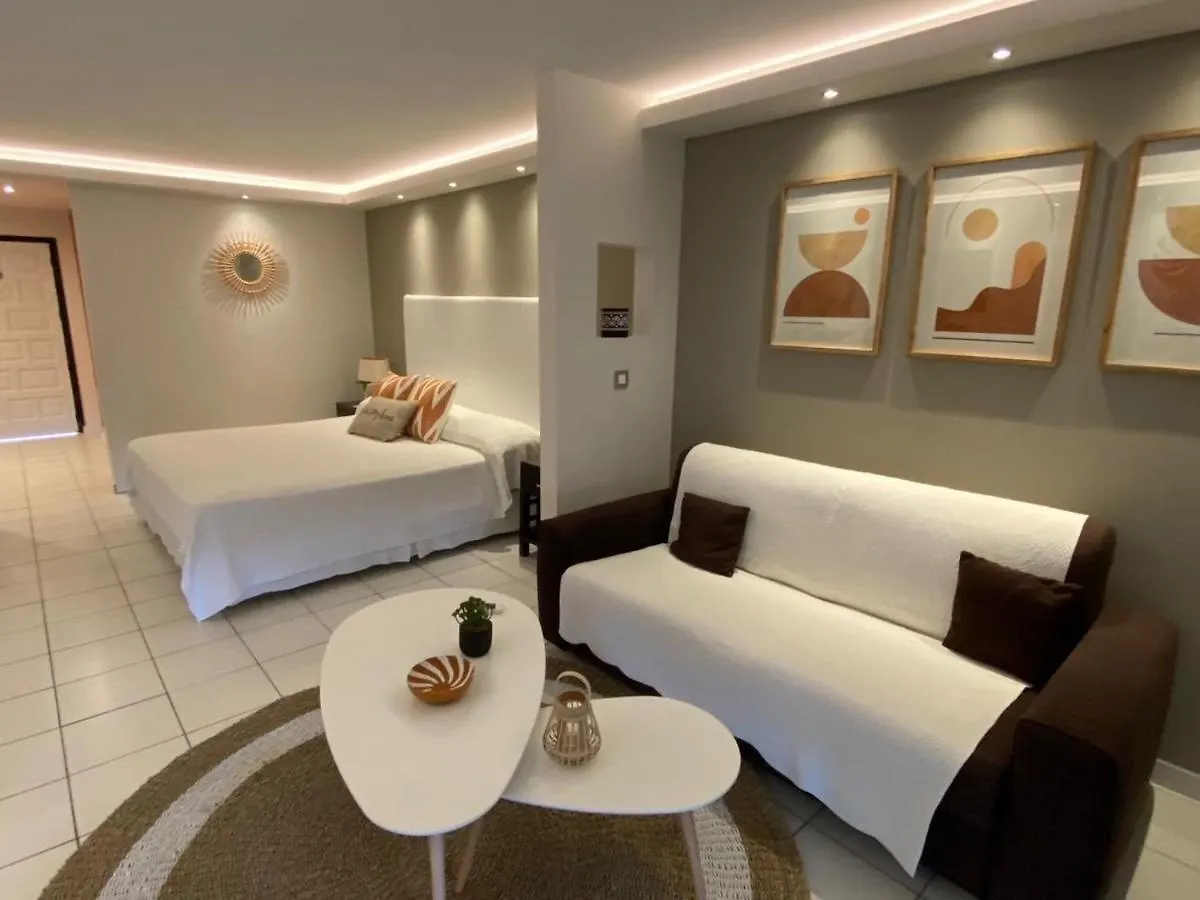 Apartment Ocean Front Studio , Step To The Beach Cul de Sac Sint Maarten/Saint Martin